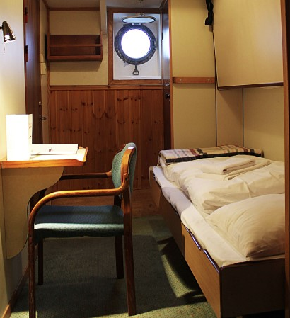 Hurtigruten MS Nordstjernen Middle deck 2 travellers b.png